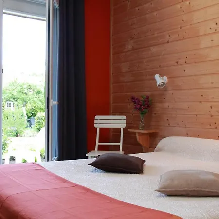 Logis - & Restaurant Les Trois Fontaines Marconne