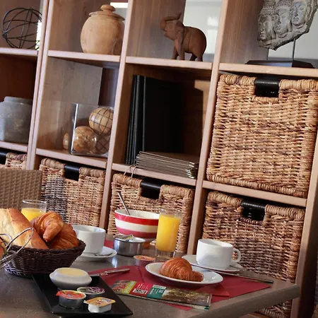 Logis - & Restaurant Les Trois Fontaines Marconne