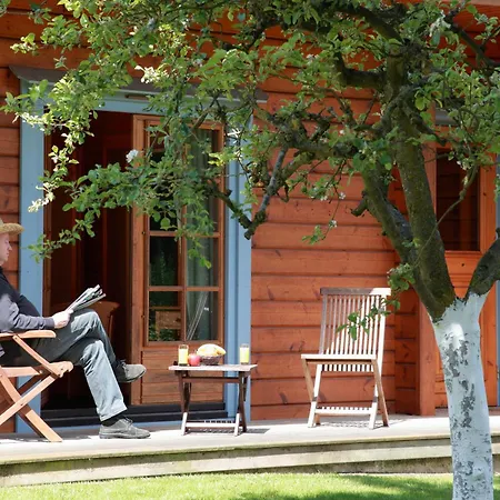 Отель Logis - & Restaurant Les Trois Fontaines