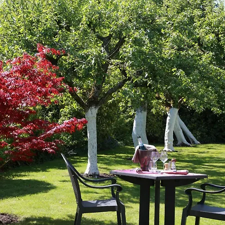 Отель Logis - & Restaurant Les Trois Fontaines Марконна