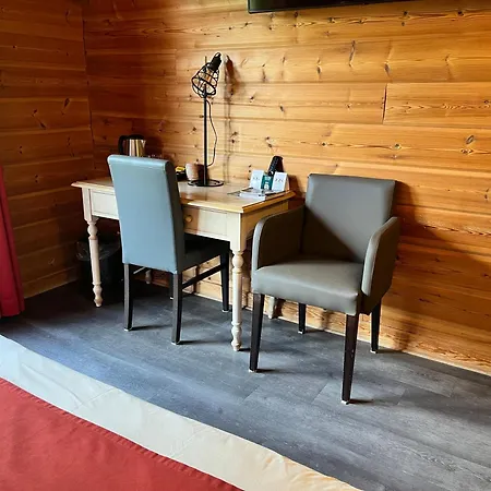 Hotel Logis - & Restaurant Les Trois Fontaines Marconne