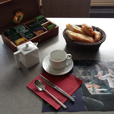 Logis - & Restaurant Les Trois Fontaines 2*