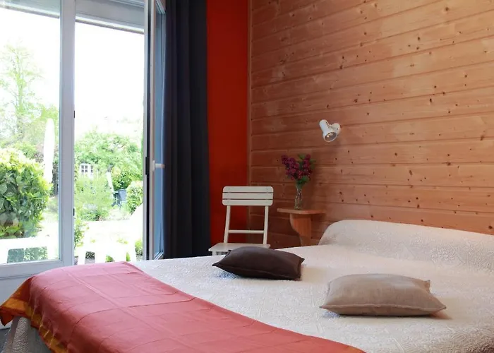 Logis - & Restaurant Les Trois Fontaines Marconne