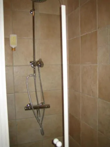 Hotel Logis - & Restaurant Les Trois Fontaines 2*