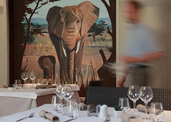 Hotel Logis - & Restaurant Les Trois Fontaines 2*