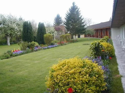 Hotel Logis - & Restaurant Les Trois Fontaines Marconne